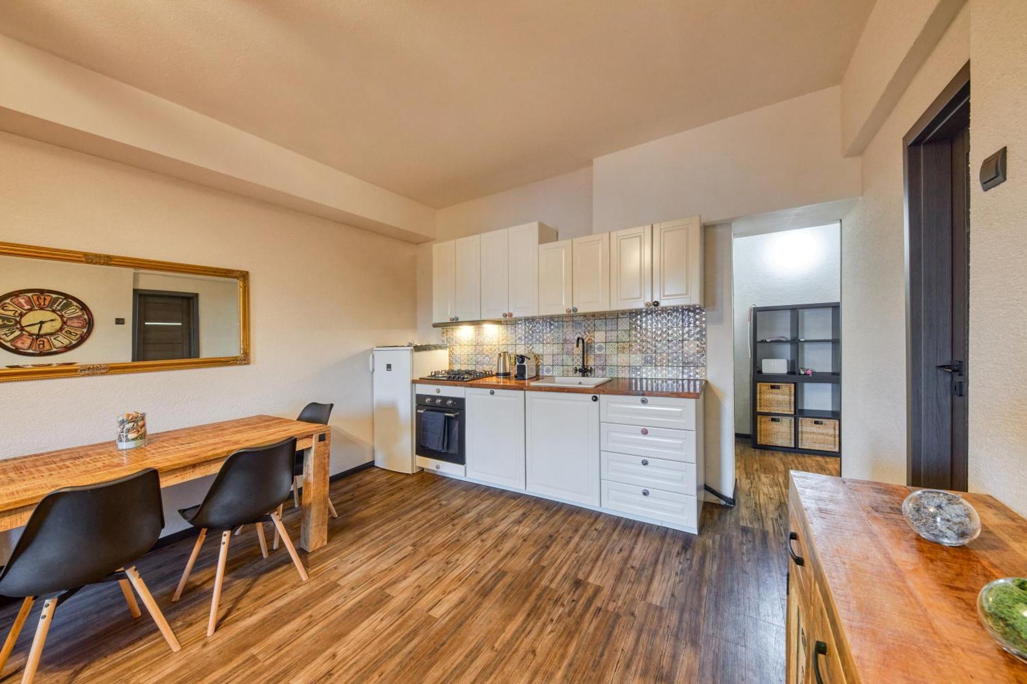 Mahalo Apartment Братислава Экстерьер фото